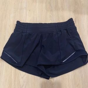 Lululemon Hotty Hot Short II 2.5"